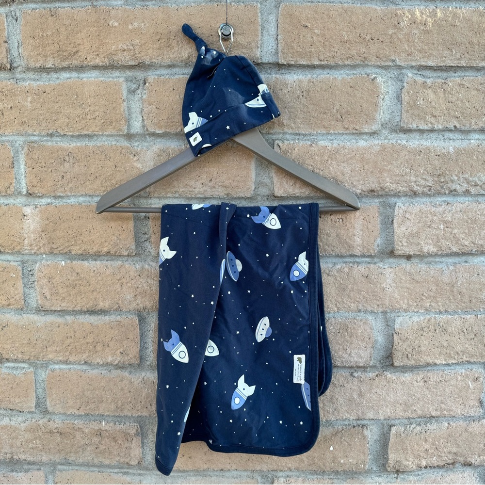 Monica & Andy baby coming home blanket and top knot beanie